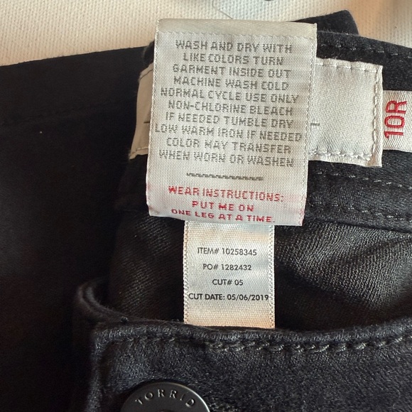 Torrid Black Skinny Jeans - Picture 3 of 10